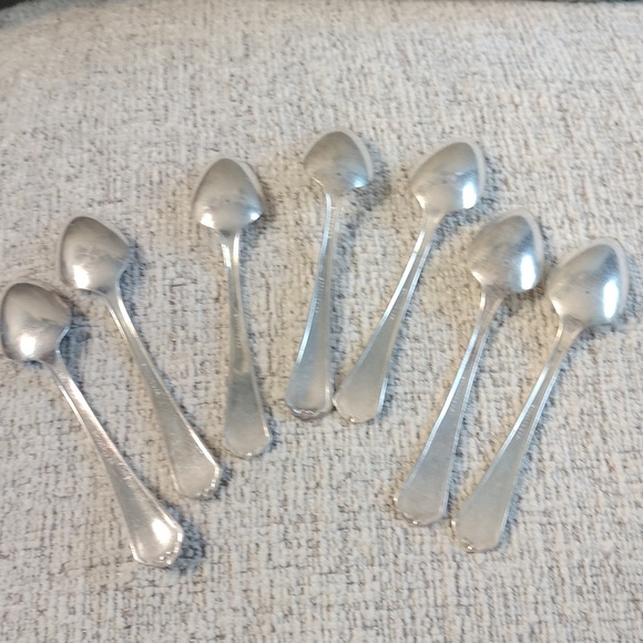 Rogers silver plate 7 baby size spoons - Picture 2 of 3